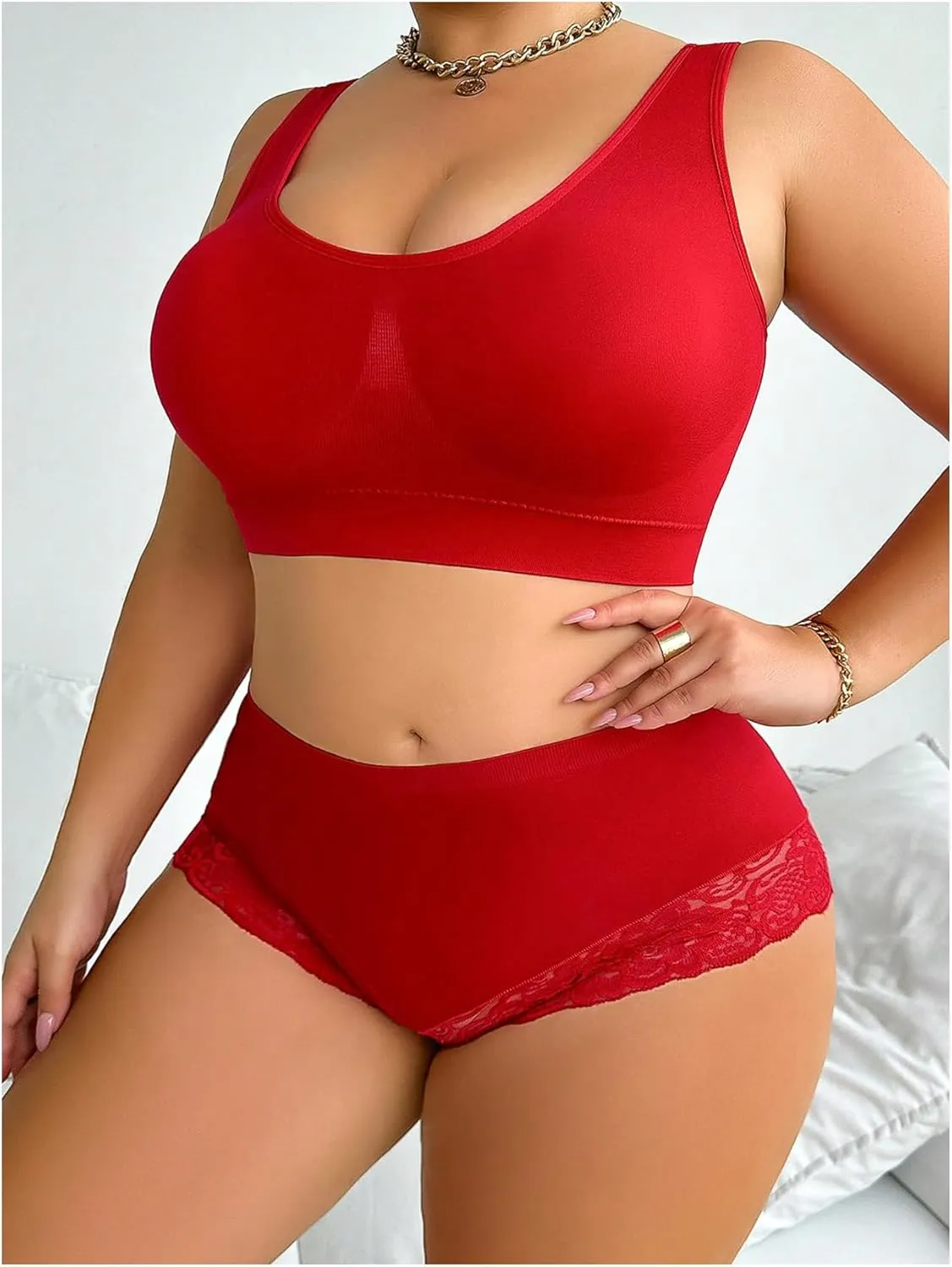 WDIRARA Women's Plus Size 2 Piece Seamless Lingerie Set Scoop Neck Bras and Mid Rise Lace Trim Briefs